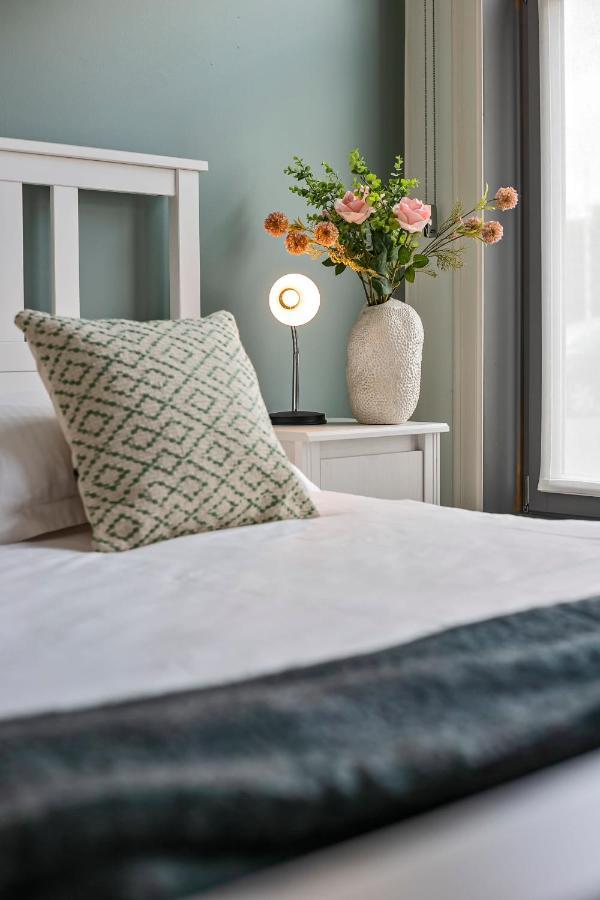 Huswell - Charming Getaway In The Historical City Center Bruges Esterno foto