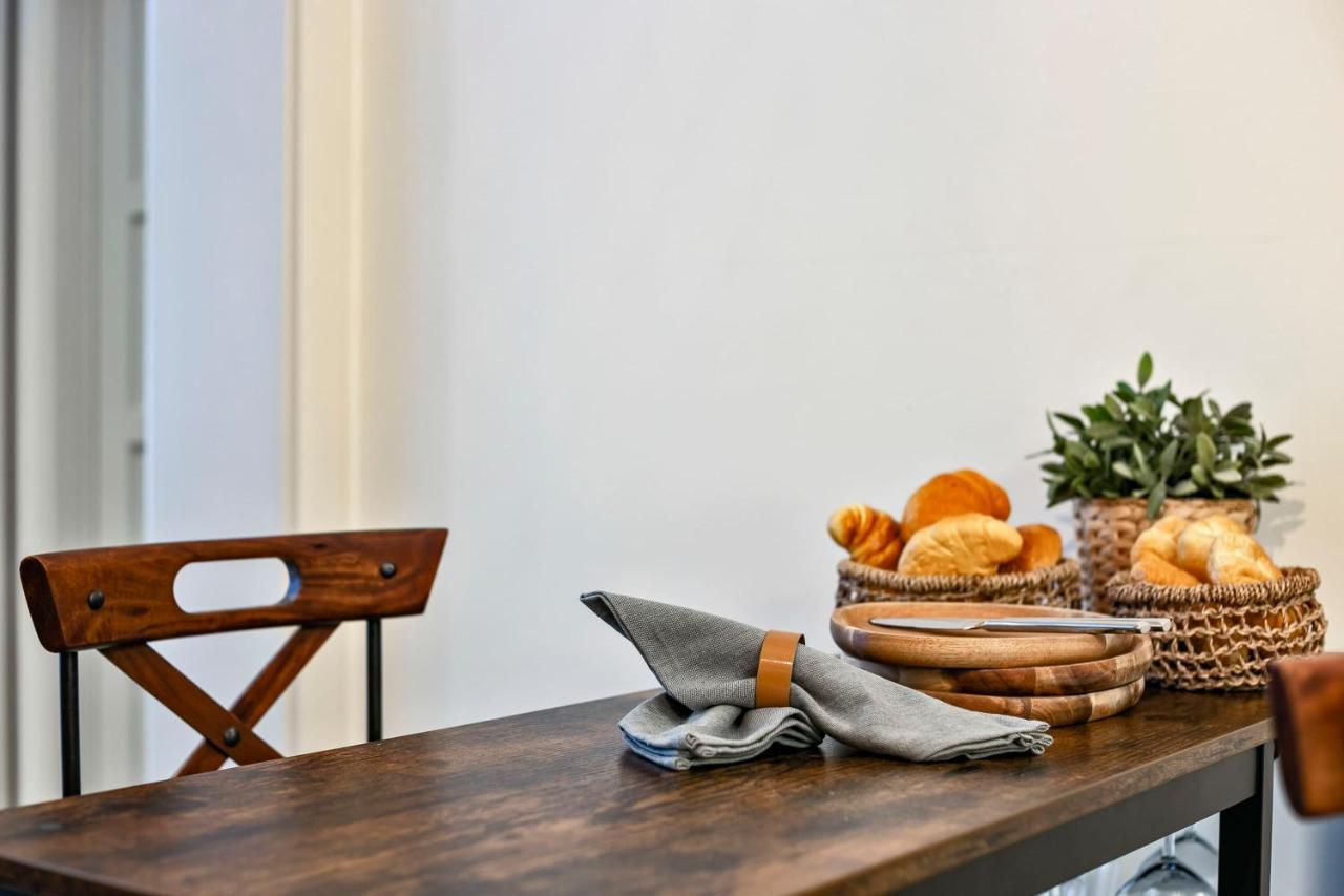 Huswell - Charming Getaway In The Historical City Center Bruges Esterno foto